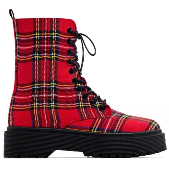 Shoes - 𝙇𝙖𝙨𝙩 7 🖤Plaid Combat Flatform Boot